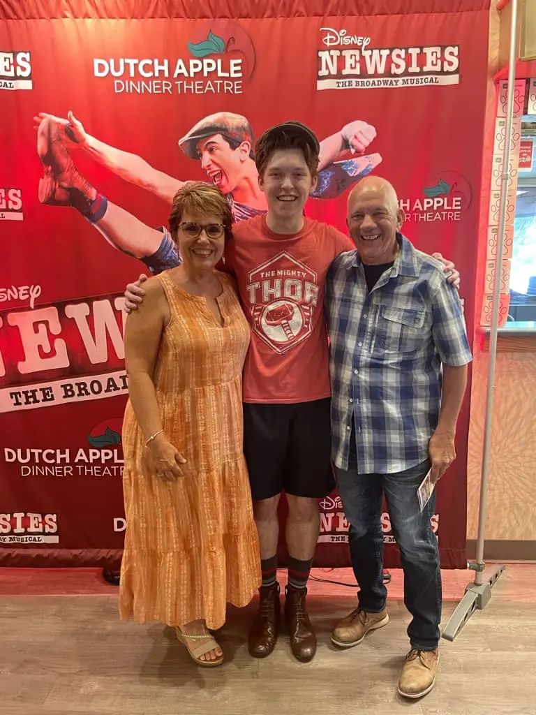 Cavod Performing Arts' founder taking a picture with her husband and a former Cavod dance student at the Dutch Apple Dinner Theatre