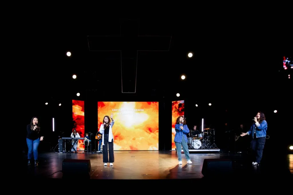 A heartfelt worship session closing the 20th-anniversary celebration at Cavod Performing Arts.